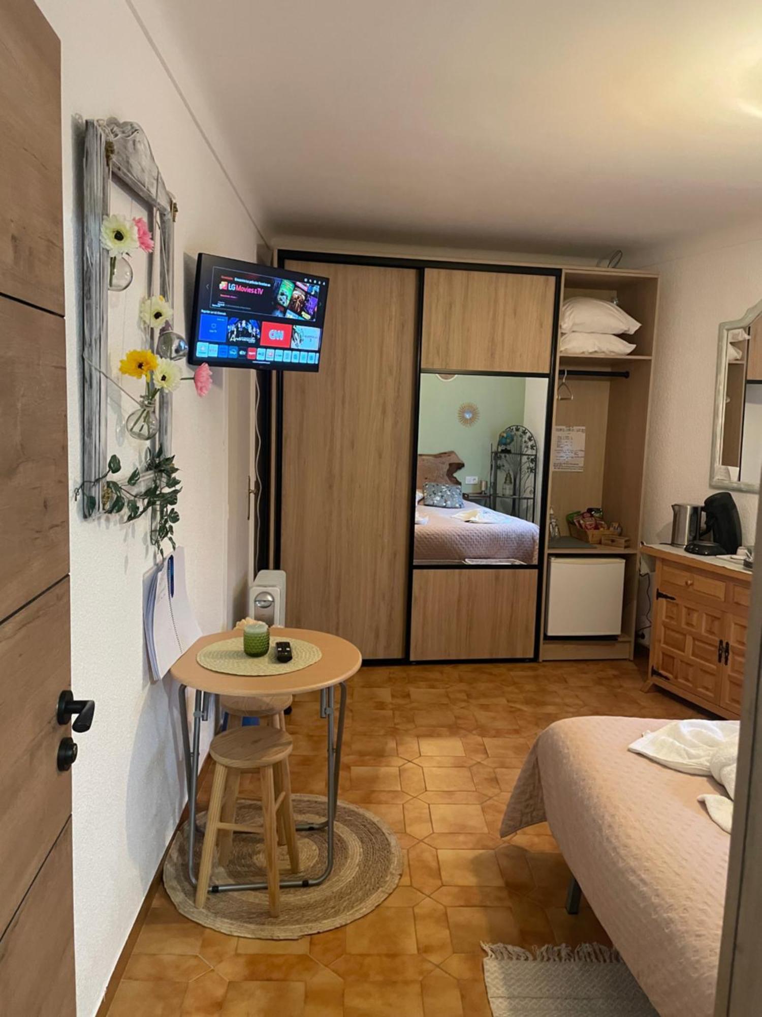Hotel Douce Pause Darnius Exterior foto